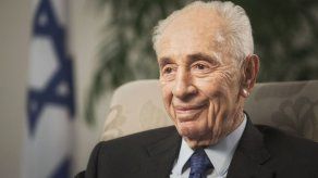 Hospitalizan de emergencia Shimon Peres por dolor de pecho