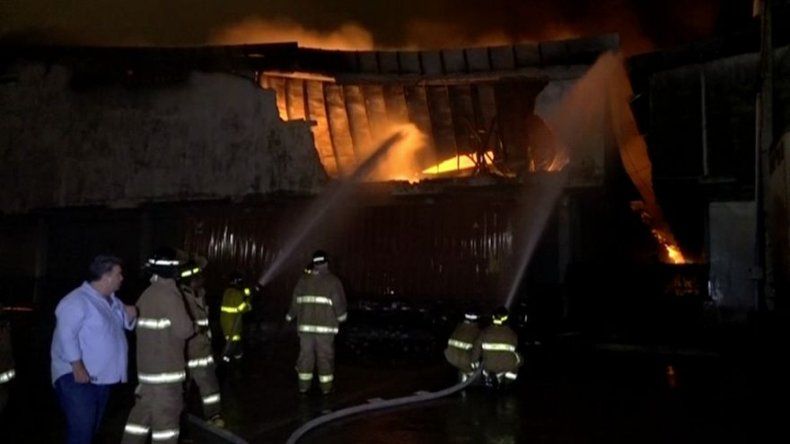 Un incendio consume bodegas en France Field, Zona Libre de Colón