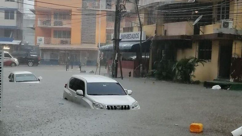 Fuertes Lluvias Registradas En Panamá Dejan Calles Inundadas