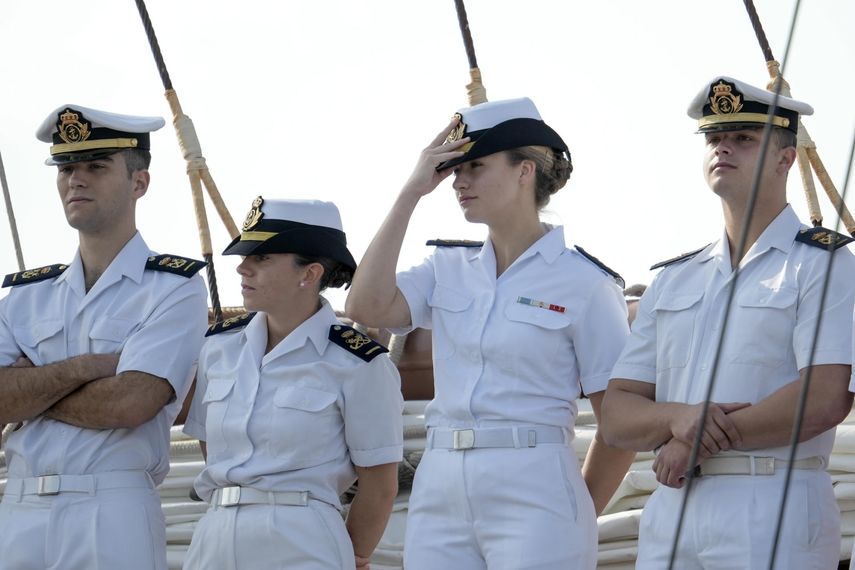 Princesa Leonor de España (tercera de izquierda a derecha).