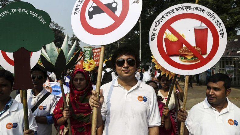 Manifestantes reclaman medidas contra cambio climático en vísperas de cumbre de París