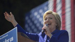 Clinton dará testimonio escrito en caso de correos electrónicos