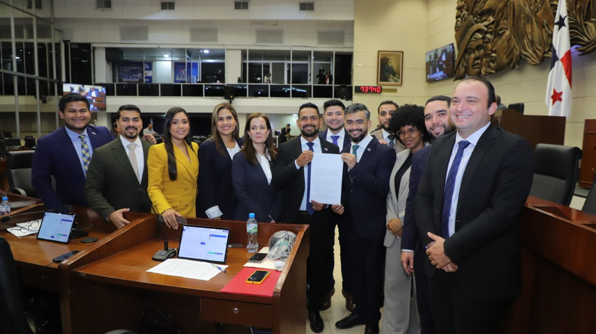 Bancada Vamos presenta anteproyecto de ley para proteger a denunciantes de actos de corrupción.