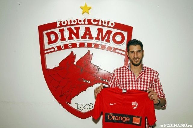 Penedo es presentado como nuevo jugador del Dinamo de Bucarest