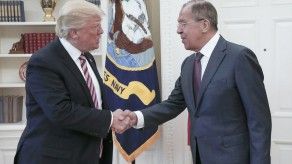 Trump dice que tiene derecho a compartir información con Rusia