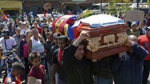 Despiden a dos de los muertos en protestas estudiantiles en Caracas