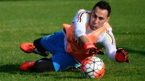 Wenger confirma la titularidad del arquero colombiano Ospina en la FA Cup
