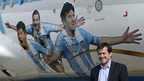 Selección argentina viajará al Mundial en avión con imagen de Messi