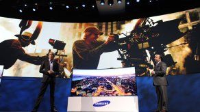 Director de Transformers abandona el escenario durante evento de Samsung