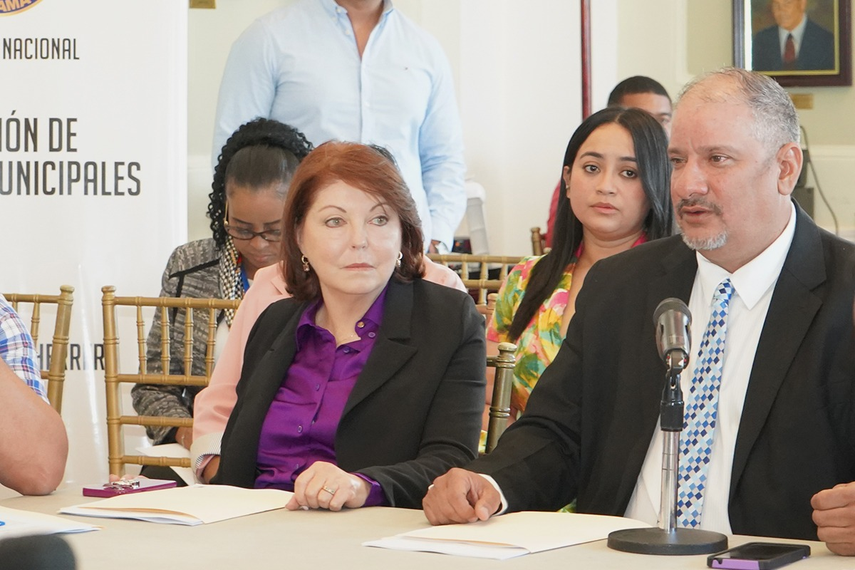 La Comisión de Asuntos Municipales analiza la Ley de Descentralización.