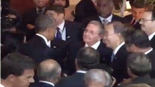 Histórico encuentro entre Raúl Castro y Barack Obama