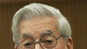 Vargas Llosa critica el nacionalismo al recibir el premio FAES