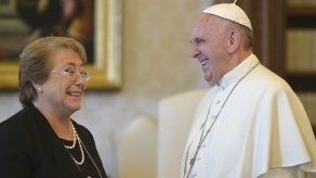 El papa Francisco recibe a la presidenta chilena Bachelet El papa Francisco recibe a la presidenta chilena Bachelet