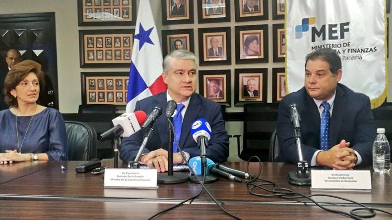 De La Guardia presenta informe de gestión tras anunciar su renuncia