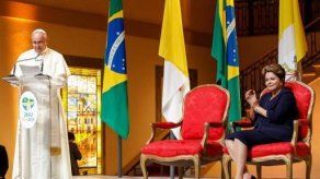 El papa Francisco agradece la magnifica acogida que le brindó Brasil