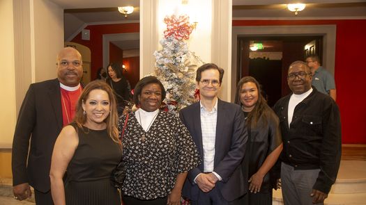 Obispo FrankArchbold - Iglesia Bautista Calvario, Ariadne Castrellón - VP de Comunicacionesde Multibank, Reverenda Tanya Welcome - Iglesia Metodista del Caribe y lasAméricas, Gerardo Ulloa - Gerente General de Multibank, Betsy Farah Morán -Presidente Balboa Union Church, Padre Óscar Martin - Iglesia Católica