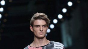 Rayas y prendas deportivas destacan en el tercer día de la moda masculina en Milán