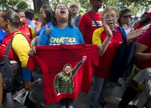 No imagino Venezuela sin él: chavistas oran unidos por salud de Chávez