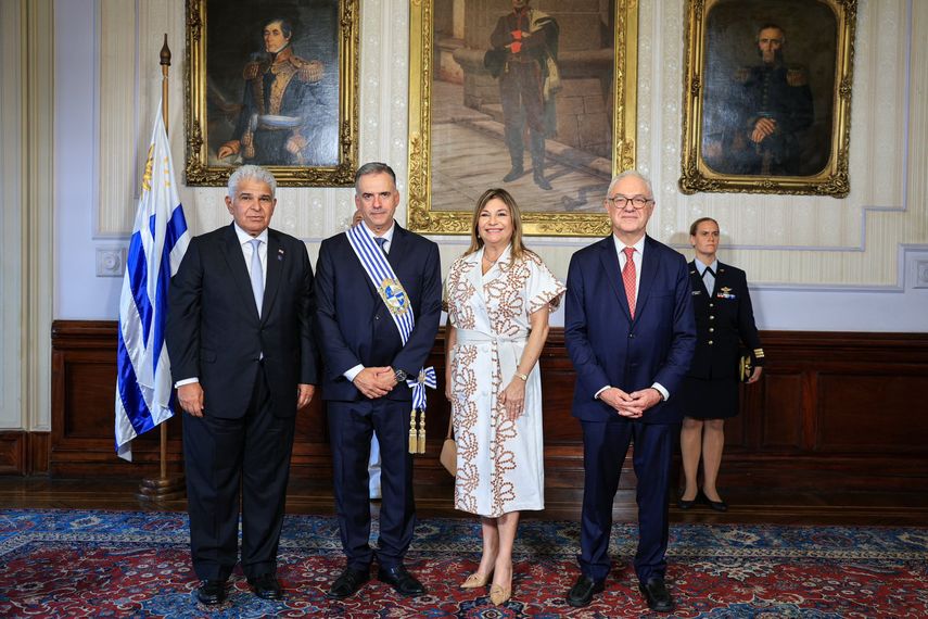 Presidente Mulino participa en la toma de posesión de Yamandú Orsi en Uruguay