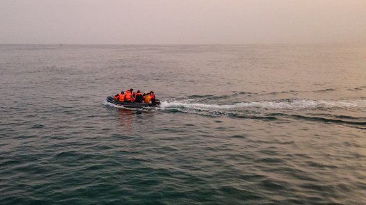 Al menos 203 personas han muerto o desaparecido desde 2014, en tierra o mar, al intentar llegar a Reino Unido desde la costa norte de Francia, incluyendo 27 en un naufragio a finales de 2021, según la Organización Internacional de las Migraciones.