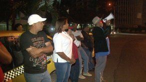 Taxistas realizan protestas en víspera de la Navidad