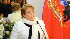 Aprobación a Bachelet sube al 25 % tras siete meses de caídas