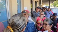 Jubilados de Bocas del Toro acuden al MEF para el registro del CEPANIM. Jubilados de Bocas del Toro acuden al MEF para el registro del CEPANIM.