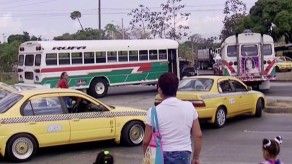 Taxistas cierran vías en Panamá Este en protesta contra piratas