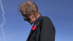 Desconocidos se presentan al funeral de víctima de El Paso