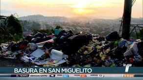 Residentes de Tinajitas llevan meses viviendo con un cerro de basura