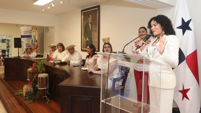 La alcaldesa Irma Hernández participo del acto cívico. La alcaldesa Irma Hernández participo del acto cívico.