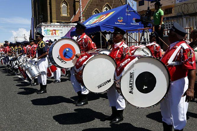Desfile del 5 de Noviembre en Colón