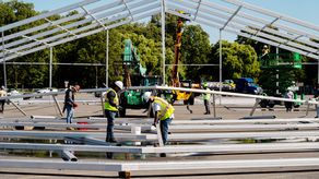 La municipalidad ha abierto 42 albergues temporales, mayormente en hoteles, el alcalde de Nueva York dijo que se tiene que hacer más.