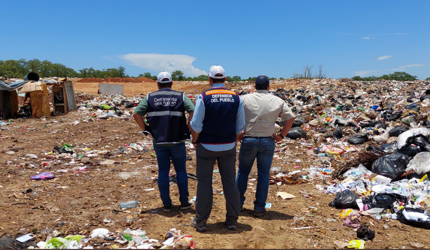 Defensor de pueblo en recorrido por vertederos.
