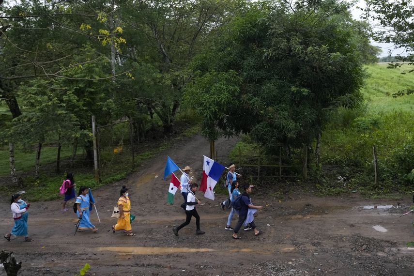 Panamá: Indígenas en larga marcha pacífica a la Presidencia