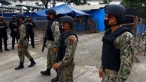 Jefes de FFAA y de prisiones renuncian en medio de crisis carcelaria en Ecuador