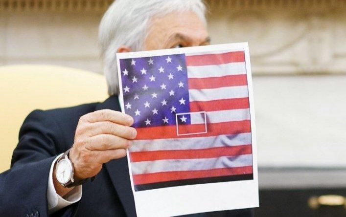 Piñera exhibe una curiosa bandera de EEUU en reunión con Trump