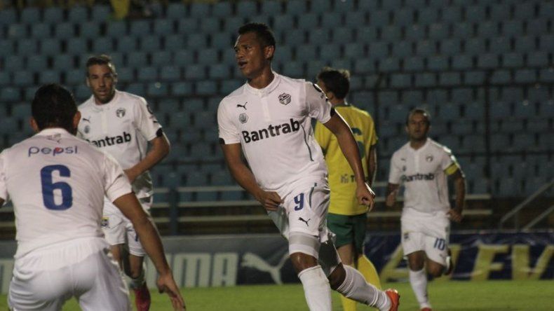 Blackburn anota, Comunicaciones a semifinales de Guatemala