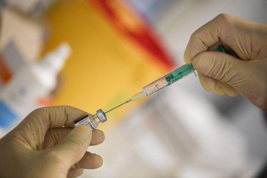 Dosis de vacuna de Pfizer contra COVID-19.