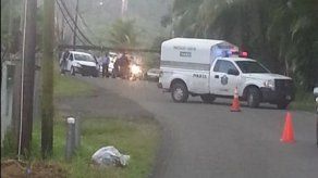 Auto choca contra poste de tendido eléctrico en Portobelo