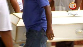 Familiares y amigos despiden a familia asesinada en La Chorrera