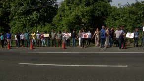 Realizan cadena humana por víctimas de bus accidentado en Las Cumbres
