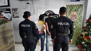 Los dos aprehendidos fueron llevados ante las autoridades correspondientes. Los dos aprehendidos fueron llevados ante las autoridades correspondientes.