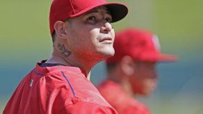 Molina encabeza la lista de 14 peloteros latinos que aspiran al Guante de Oro