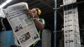 El 14 de agosto de 2021, la Policía de Nicaragua arrestó al gerente del diario La Prensa, Juan Lorenzo Holmann, un día después de allanar las instalaciones del periódico.&nbsp;