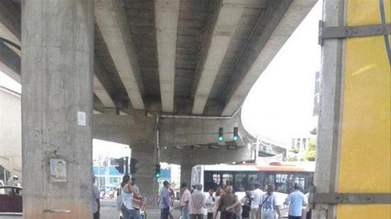 Protesta de jubilados en la 5 de mayo afectó tráfico vehicular