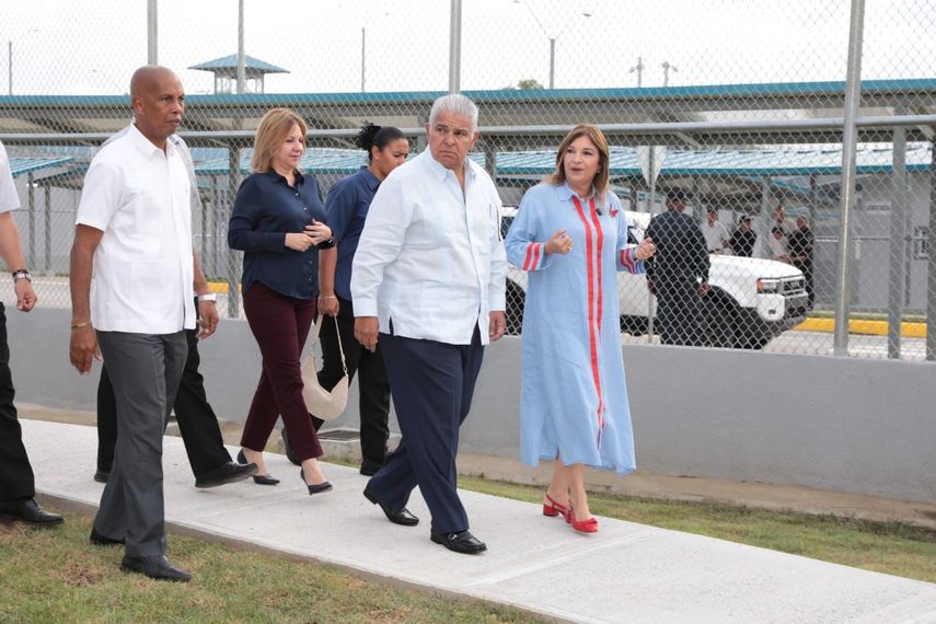 Presidente Mulino junto a la primera dama recorren instalaciones de Presidente Mulino junto a la primera dama recorren instalaciones de