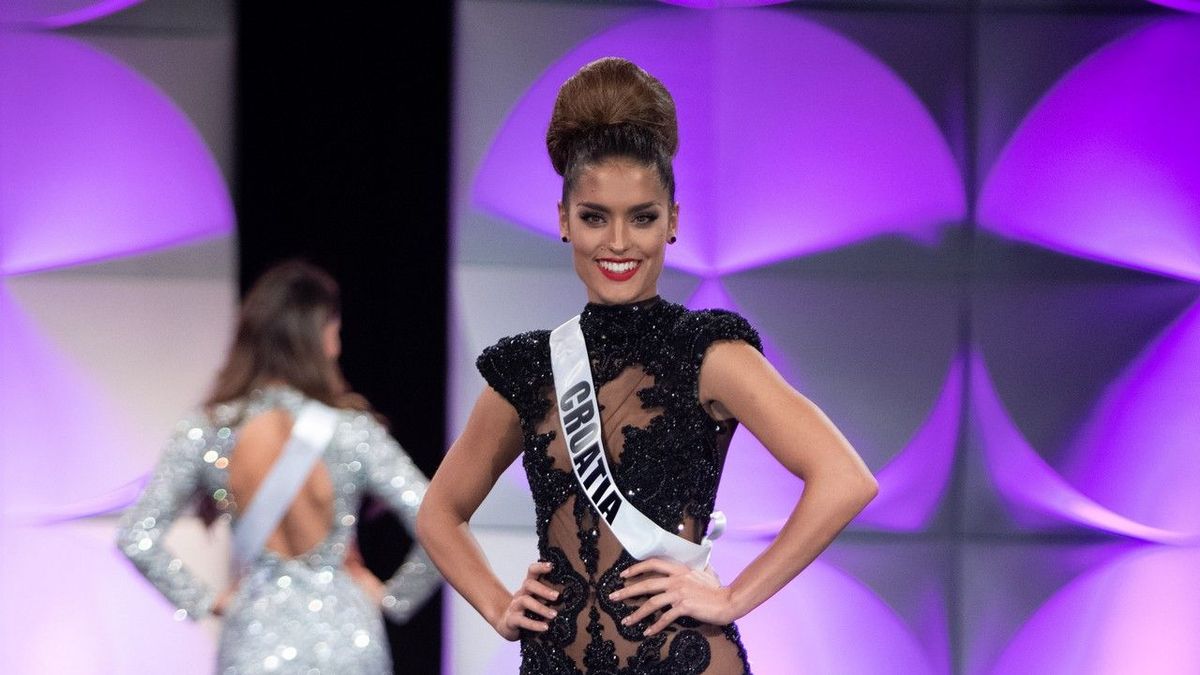 Desfile en vestido de noche - Miss Universo 2019