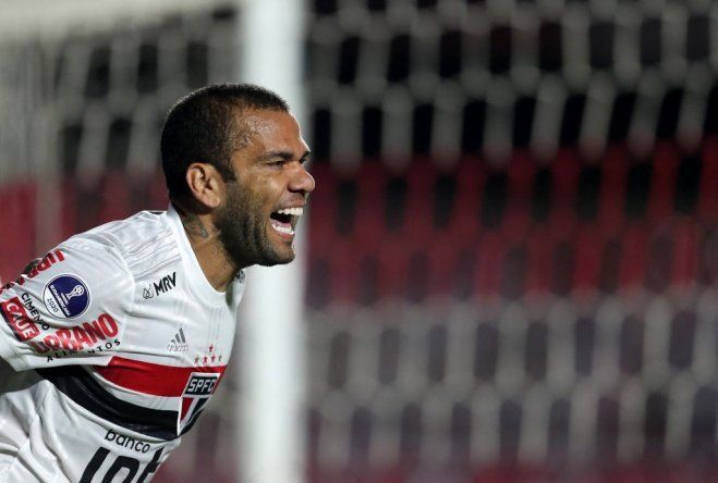 Dani Alves y Vinicius novedades de Brasil para eliminatorias