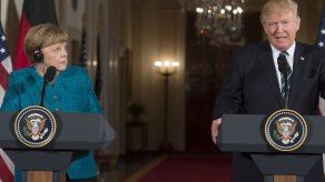 Trump dice que Obama espió sus teléfonos y los de Merkel